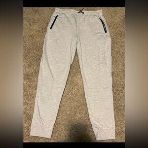 Men’s medium gray with black Copper Oak joggers.